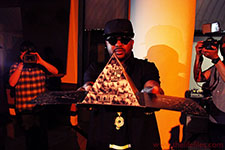 Thumbnail image for The-Dream Shows Off ‘IV Play’ Physical Artwork At NYC Listening Event